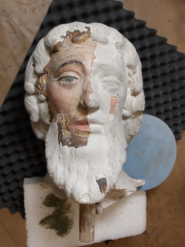 Atelier Giordani - Conservation - Restauration
Edifice – Mobilier - Sculpture – Objets d’art – Moulage –
Pierre, bois métal, polychromie et dorure - Dégagement d'une statue de St Jean-Baptiste en pierre - Pierre polychrome - -transport aller/retour en atelier
- Dégagement mécanique des surpeints sous lunettes binoculaire
- Purge des anciennes restaurations et reprise reprise au polyfila des zones à combler et modeler
- Scellement de la tête et de la terrasse par goujon en inox et colle Hilti
- Retouche colorée
- Repose et fixation
