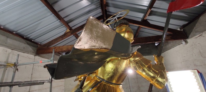 Atelier Giordani - Conservation - Restauration
Edifice – Mobilier - Sculpture – Objets d’art – Moulage –
Pierre, bois métal, polychromie et dorure - Restauration des décors de couverture du choeur - Dorure - Matériaux : support bronze, tôle de cuivre et plomb

OPÉRATIONS RÉALISÉES
- Dépoussiérage et nettoyage des salissures superficielles
- Apprêtage : réalisation des couches de préparation à la peinture époxydique (7 strates)

Dorure : 
- Pose de la mixtion
- Application de la feuille d’or manuellement, à l’aide d’un coussin, de couteaux et de pinceaux plats; utilisation de différents types d’or : or jaune, or Versailles, or Moon Gold, Palladium
- Époussetage, matage à la gélatine, patine

Décors peints : 
- Réalisation des décors peints à la peinture époxydique, patine
- Reprises après repose

Statues (en atelier) ; crête et épi de faîtage, versants de couverture, et lucarne à croupe (in situ)