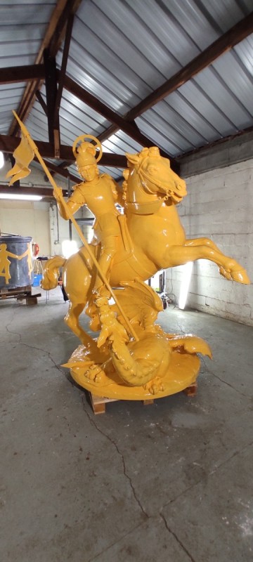 Atelier Giordani - Conservation - Restauration
Edifice – Mobilier - Sculpture – Objets d’art – Moulage –
Pierre, bois métal, polychromie et dorure - Restauration des décors de couverture du choeur - Dorure - Matériaux : support bronze, tôle de cuivre et plomb

OPÉRATIONS RÉALISÉES
- Dépoussiérage et nettoyage des salissures superficielles
- Apprêtage : réalisation des couches de préparation à la peinture époxydique (7 strates)

Dorure : 
- Pose de la mixtion
- Application de la feuille d’or manuellement, à l’aide d’un coussin, de couteaux et de pinceaux plats; utilisation de différents types d’or : or jaune, or Versailles, or Moon Gold, Palladium
- Époussetage, matage à la gélatine, patine

Décors peints : 
- Réalisation des décors peints à la peinture époxydique, patine
- Reprises après repose

Statues (en atelier) ; crête et épi de faîtage, versants de couverture, et lucarne à croupe (in situ)