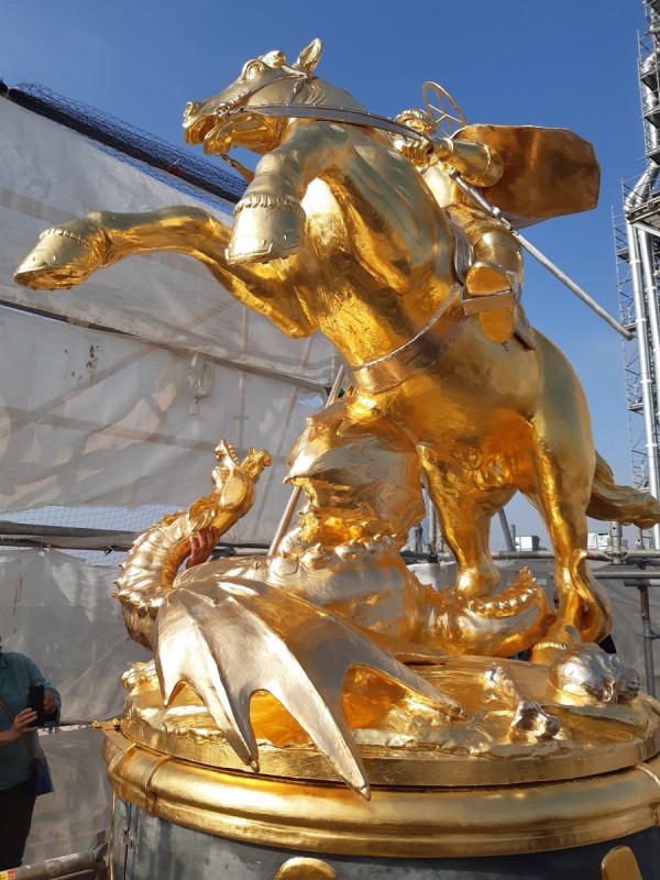 Atelier Giordani - Conservation - Restauration
Edifice – Mobilier - Sculpture – Objets d’art – Moulage –
Pierre, bois métal, polychromie et dorure - Restauration des décors de couverture du choeur - Dorure - Matériaux : support bronze, tôle de cuivre et plomb

OPÉRATIONS RÉALISÉES
- Dépoussiérage et nettoyage des salissures superficielles
- Apprêtage : réalisation des couches de préparation à la peinture époxydique (7 strates)

Dorure : 
- Pose de la mixtion
- Application de la feuille d’or manuellement, à l’aide d’un coussin, de couteaux et de pinceaux plats; utilisation de différents types d’or : or jaune, or Versailles, or Moon Gold, Palladium
- Époussetage, matage à la gélatine, patine

Décors peints : 
- Réalisation des décors peints à la peinture époxydique, patine
- Reprises après repose

Statues (en atelier) ; crête et épi de faîtage, versants de couverture, et lucarne à croupe (in situ)