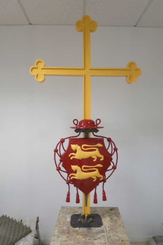 Atelier Giordani - Conservation - Restauration
Edifice – Mobilier - Sculpture – Objets d’art – Moulage –
Pierre, bois métal, polychromie et dorure - Restauration des décors de couverture du choeur - Dorure - Matériaux : support bronze, tôle de cuivre et plomb

OPÉRATIONS RÉALISÉES
- Dépoussiérage et nettoyage des salissures superficielles
- Apprêtage : réalisation des couches de préparation à la peinture époxydique (7 strates)

Dorure : 
- Pose de la mixtion
- Application de la feuille d’or manuellement, à l’aide d’un coussin, de couteaux et de pinceaux plats; utilisation de différents types d’or : or jaune, or Versailles, or Moon Gold, Palladium
- Époussetage, matage à la gélatine, patine

Décors peints : 
- Réalisation des décors peints à la peinture époxydique, patine
- Reprises après repose

Statues (en atelier) ; crête et épi de faîtage, versants de couverture, et lucarne à croupe (in situ)