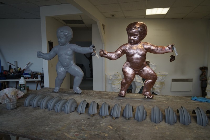 Atelier Giordani - Conservation - Restauration
Edifice – Mobilier - Sculpture – Objets d’art – Moulage –
Pierre, bois métal, polychromie et dorure - Restauration des décors de couverture du choeur - Dorure - Matériaux : support bronze, tôle de cuivre et plomb

OPÉRATIONS RÉALISÉES
- Dépoussiérage et nettoyage des salissures superficielles
- Apprêtage : réalisation des couches de préparation à la peinture époxydique (7 strates)

Dorure : 
- Pose de la mixtion
- Application de la feuille d’or manuellement, à l’aide d’un coussin, de couteaux et de pinceaux plats; utilisation de différents types d’or : or jaune, or Versailles, or Moon Gold, Palladium
- Époussetage, matage à la gélatine, patine

Décors peints : 
- Réalisation des décors peints à la peinture époxydique, patine
- Reprises après repose

Statues (en atelier) ; crête et épi de faîtage, versants de couverture, et lucarne à croupe (in situ)