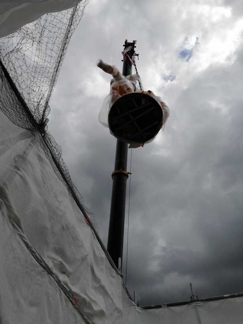 Atelier Giordani - Conservation - Restauration
Edifice – Mobilier - Sculpture – Objets d’art – Moulage –
Pierre, bois métal, polychromie et dorure - Restauration des décors de couverture du choeur - Dorure - Matériaux : support bronze, tôle de cuivre et plomb

OPÉRATIONS RÉALISÉES
- Dépoussiérage et nettoyage des salissures superficielles
- Apprêtage : réalisation des couches de préparation à la peinture époxydique (7 strates)

Dorure : 
- Pose de la mixtion
- Application de la feuille d’or manuellement, à l’aide d’un coussin, de couteaux et de pinceaux plats; utilisation de différents types d’or : or jaune, or Versailles, or Moon Gold, Palladium
- Époussetage, matage à la gélatine, patine

Décors peints : 
- Réalisation des décors peints à la peinture époxydique, patine
- Reprises après repose

Statues (en atelier) ; crête et épi de faîtage, versants de couverture, et lucarne à croupe (in situ)