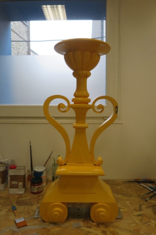 Atelier Giordani - Conservation - Restauration
Edifice – Mobilier - Sculpture – Objets d’art – Moulage –
Pierre, bois métal, polychromie et dorure - Restauration des décors de couverture du choeur - Dorure - Matériaux : support bronze, tôle de cuivre et plomb

OPÉRATIONS RÉALISÉES
- Dépoussiérage et nettoyage des salissures superficielles
- Apprêtage : réalisation des couches de préparation à la peinture époxydique (7 strates)

Dorure : 
- Pose de la mixtion
- Application de la feuille d’or manuellement, à l’aide d’un coussin, de couteaux et de pinceaux plats; utilisation de différents types d’or : or jaune, or Versailles, or Moon Gold, Palladium
- Époussetage, matage à la gélatine, patine

Décors peints : 
- Réalisation des décors peints à la peinture époxydique, patine
- Reprises après repose

Statues (en atelier) ; crête et épi de faîtage, versants de couverture, et lucarne à croupe (in situ)