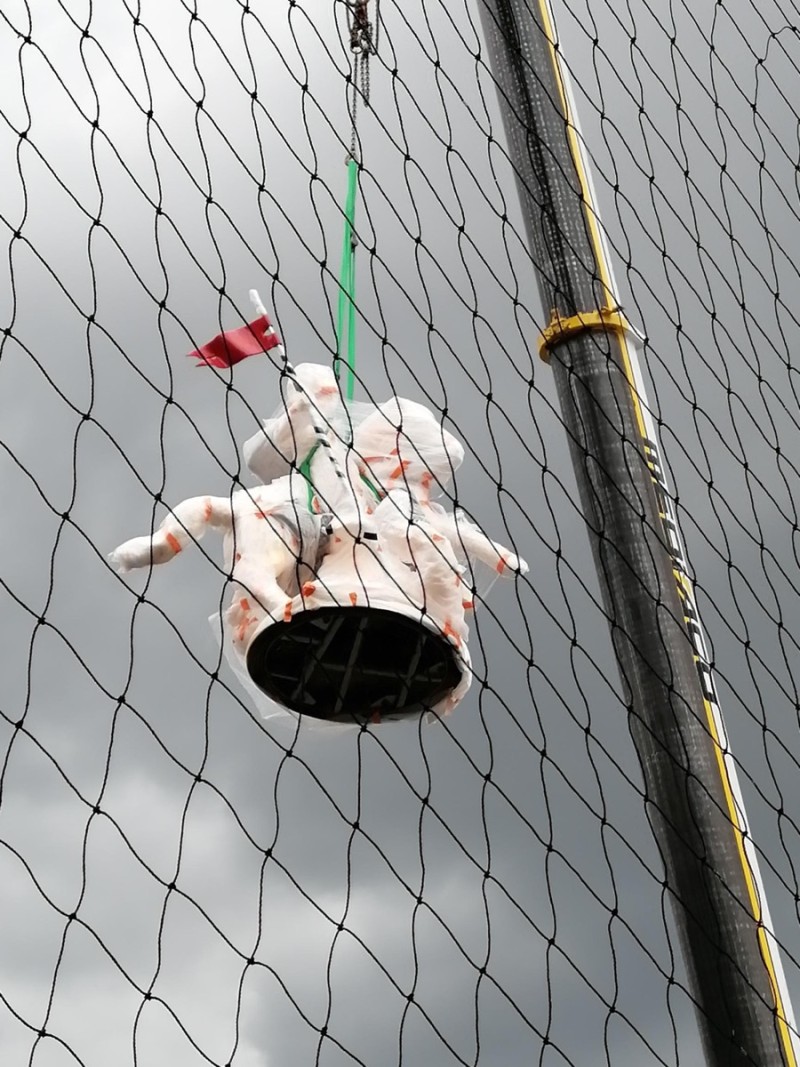 Atelier Giordani - Conservation - Restauration
Edifice – Mobilier - Sculpture – Objets d’art – Moulage –
Pierre, bois métal, polychromie et dorure - Restauration des décors de couverture du choeur - Dorure - Matériaux : support bronze, tôle de cuivre et plomb

OPÉRATIONS RÉALISÉES
- Dépoussiérage et nettoyage des salissures superficielles
- Apprêtage : réalisation des couches de préparation à la peinture époxydique (7 strates)

Dorure : 
- Pose de la mixtion
- Application de la feuille d’or manuellement, à l’aide d’un coussin, de couteaux et de pinceaux plats; utilisation de différents types d’or : or jaune, or Versailles, or Moon Gold, Palladium
- Époussetage, matage à la gélatine, patine

Décors peints : 
- Réalisation des décors peints à la peinture époxydique, patine
- Reprises après repose

Statues (en atelier) ; crête et épi de faîtage, versants de couverture, et lucarne à croupe (in situ)