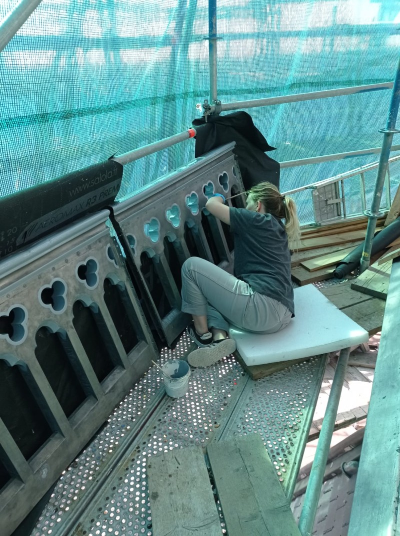 Atelier Giordani - Conservation - Restauration
Edifice – Mobilier - Sculpture – Objets d’art – Moulage –
Pierre, bois métal, polychromie et dorure - Dorure dôme Basilique Notre Dame de Bon-secours - Dorure à la mixtion - Application de la peinture d’accroche
Application de la peinture teinté ocre jaune
Application de la mixtion
Pose des feuilles d’or libres et encollées puis époussetage
Retouches or mica
Matage