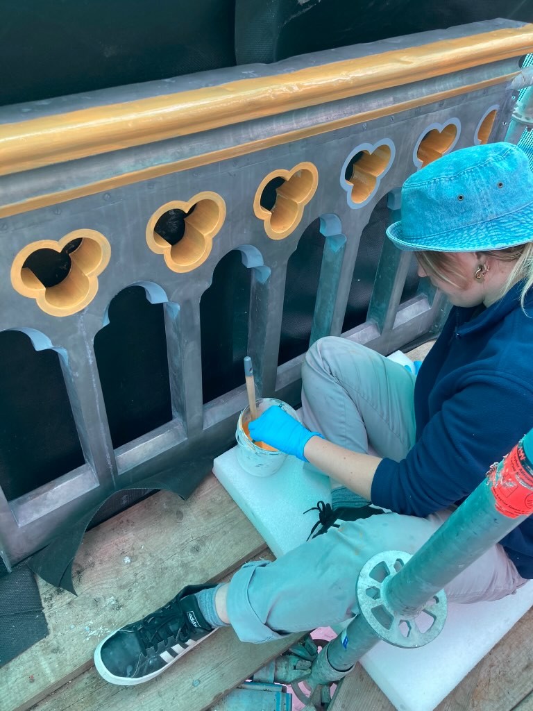 Atelier Giordani - Conservation - Restauration
Edifice – Mobilier - Sculpture – Objets d’art – Moulage –
Pierre, bois métal, polychromie et dorure - Dorure dôme Basilique Notre Dame de Bon-secours - Dorure à la mixtion - Application de la peinture d’accroche
Application de la peinture teinté ocre jaune
Application de la mixtion
Pose des feuilles d’or libres et encollées puis époussetage
Retouches or mica
Matage