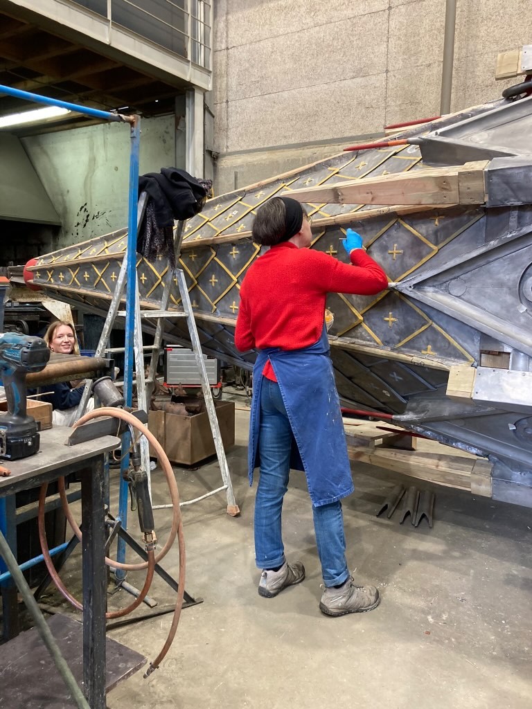 Atelier Giordani - Conservation - Restauration
Edifice – Mobilier - Sculpture – Objets d’art – Moulage –
Pierre, bois métal, polychromie et dorure - Dorure dôme Basilique Notre Dame de Bon-secours - Dorure à la mixtion - Application de la peinture d’accroche
Application de la peinture teinté ocre jaune
Application de la mixtion
Pose des feuilles d’or libres et encollées puis époussetage
Retouches or mica
Matage