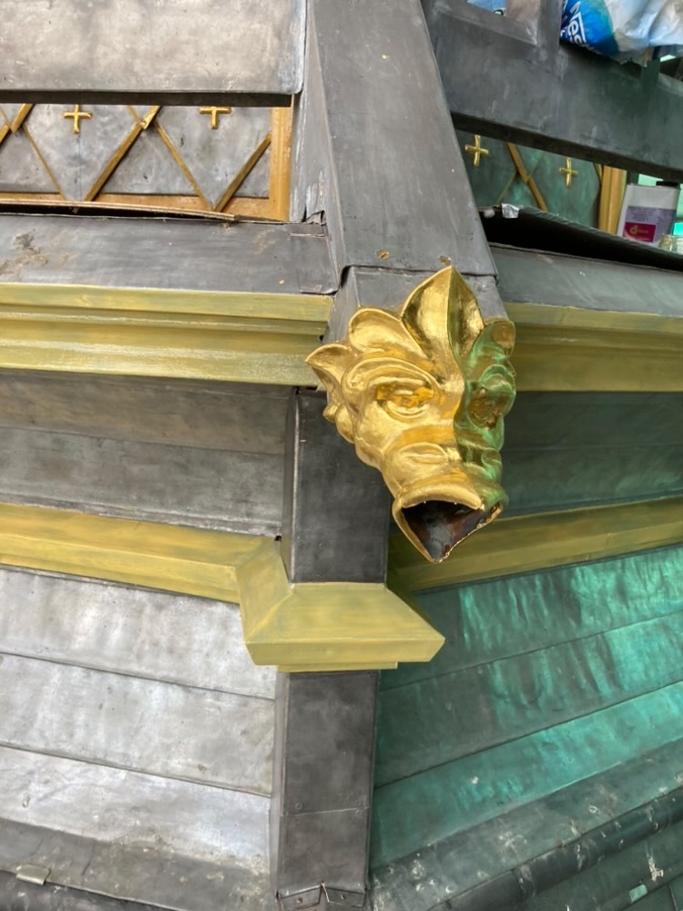 Atelier Giordani - Conservation - Restauration
Edifice – Mobilier - Sculpture – Objets d’art – Moulage –
Pierre, bois métal, polychromie et dorure - Dorure dôme Basilique Notre Dame de Bon-secours - Dorure à la mixtion - Application de la peinture d’accroche
Application de la peinture teinté ocre jaune
Application de la mixtion
Pose des feuilles d’or libres et encollées puis époussetage
Retouches or mica
Matage
