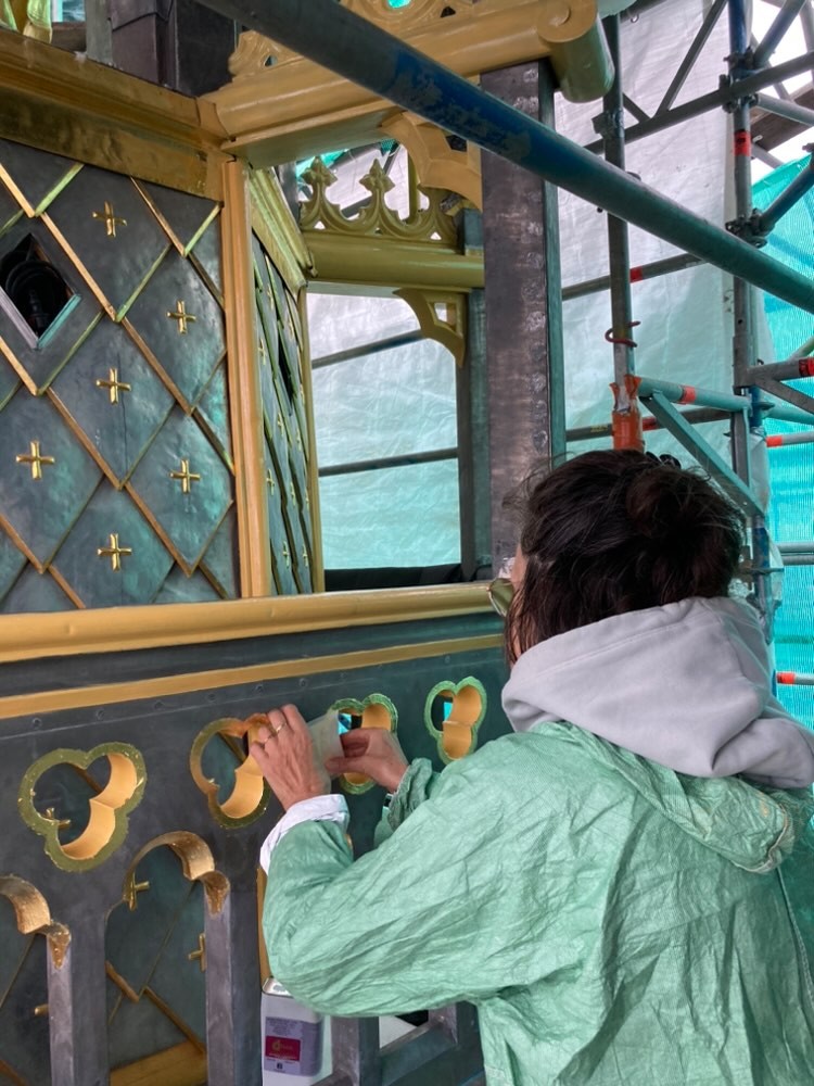 Atelier Giordani - Conservation - Restauration
Edifice – Mobilier - Sculpture – Objets d’art – Moulage –
Pierre, bois métal, polychromie et dorure - Dorure dôme Basilique Notre Dame de Bon-secours - Dorure à la mixtion - Application de la peinture d’accroche
Application de la peinture teinté ocre jaune
Application de la mixtion
Pose des feuilles d’or libres et encollées puis époussetage
Retouches or mica
Matage