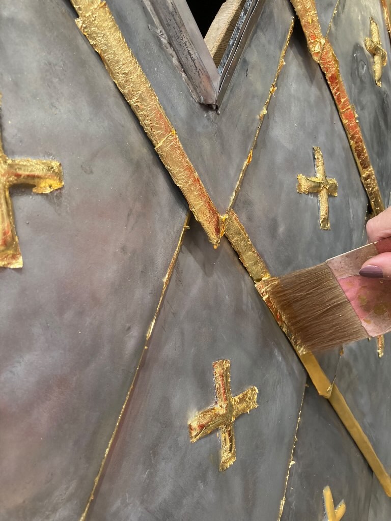 Atelier Giordani - Conservation - Restauration
Edifice – Mobilier - Sculpture – Objets d’art – Moulage –
Pierre, bois métal, polychromie et dorure - Dorure dôme Basilique Notre Dame de Bon-secours - Dorure à la mixtion - Application de la peinture d’accroche
Application de la peinture teinté ocre jaune
Application de la mixtion
Pose des feuilles d’or libres et encollées puis époussetage
Retouches or mica
Matage