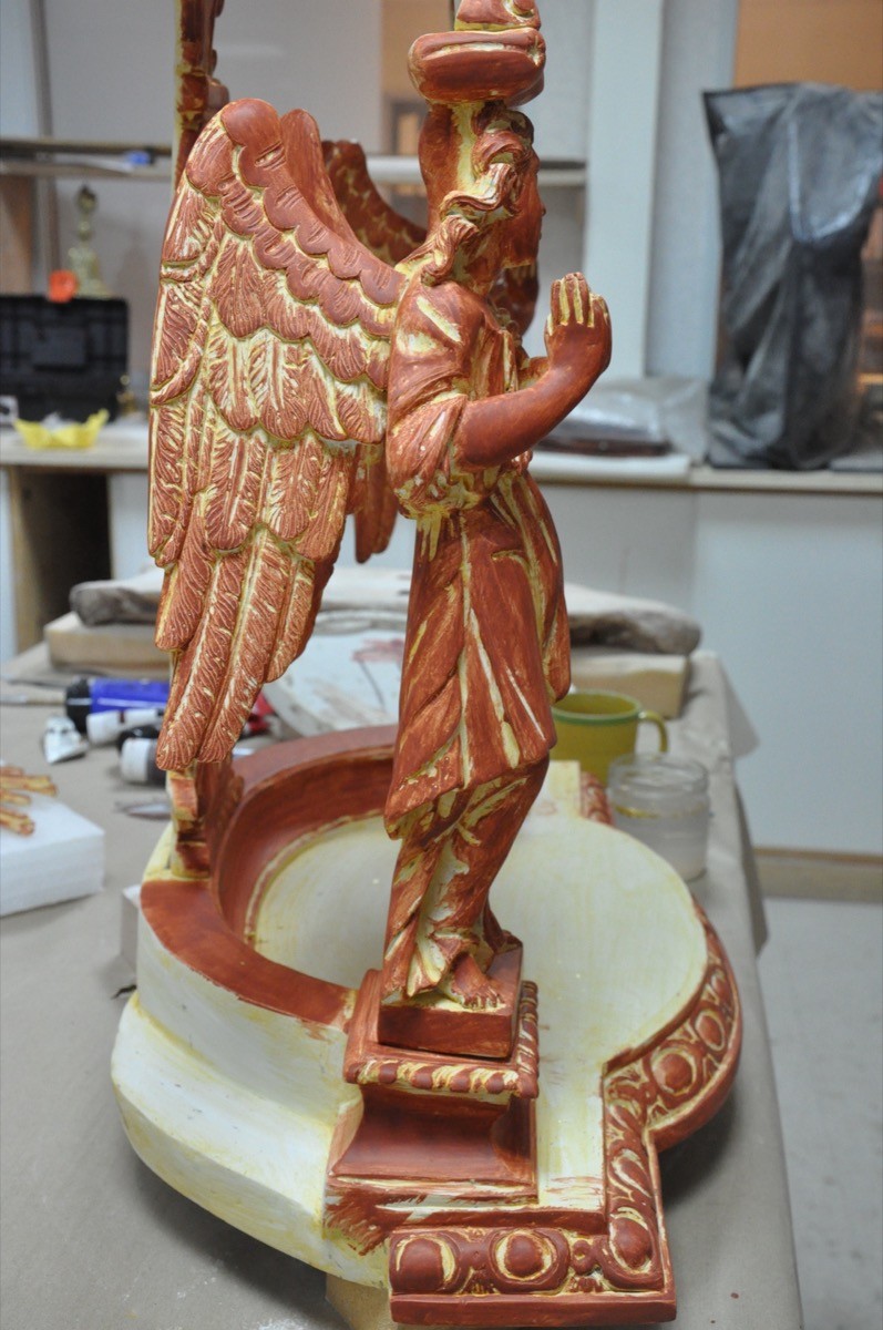 Atelier Giordani - Conservation - Restauration
Edifice – Mobilier - Sculpture – Objets d’art – Moulage –
Pierre, bois métal, polychromie et dorure - Restauration d’un objet d’exposition - Bois polychromé et doré - OPÉRATIONS RÉALISÉES
- Consolidation du bois et traitement 
- Greffes et restitution 
- Compléments sur le décor sculpté 
- Rassemblage 
- Nettoyage 
- Masticage et réintégration 
- Restauration de la dorure 
- Couche de protection 
- Repose après façon d’une console en chêne