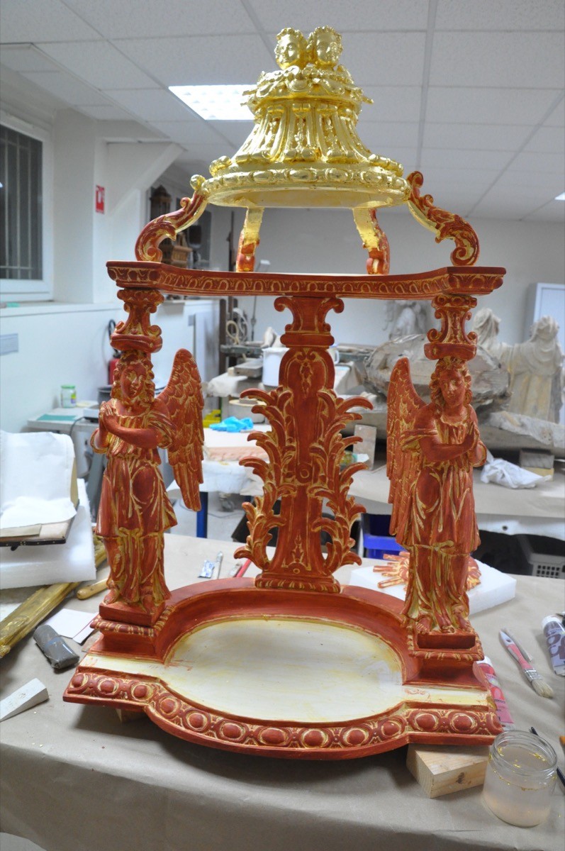 Atelier Giordani - Conservation - Restauration
Edifice – Mobilier - Sculpture – Objets d’art – Moulage –
Pierre, bois métal, polychromie et dorure - Restauration d’un objet d’exposition - Bois polychromé et doré - OPÉRATIONS RÉALISÉES
- Consolidation du bois et traitement 
- Greffes et restitution 
- Compléments sur le décor sculpté 
- Rassemblage 
- Nettoyage 
- Masticage et réintégration 
- Restauration de la dorure 
- Couche de protection 
- Repose après façon d’une console en chêne