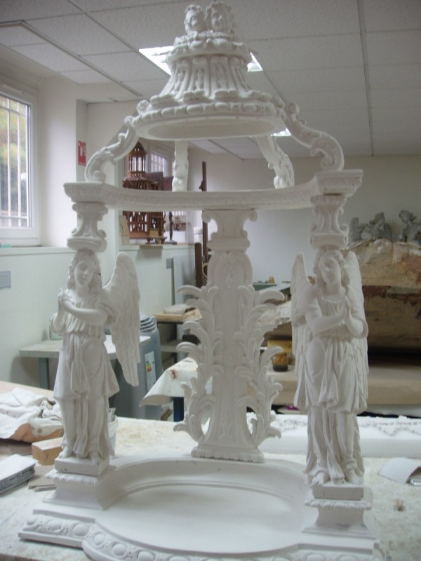 Atelier Giordani - Conservation - Restauration
Edifice – Mobilier - Sculpture – Objets d’art – Moulage –
Pierre, bois métal, polychromie et dorure - Restauration d’un objet d’exposition - Bois polychromé et doré - OPÉRATIONS RÉALISÉES
- Consolidation du bois et traitement 
- Greffes et restitution 
- Compléments sur le décor sculpté 
- Rassemblage 
- Nettoyage 
- Masticage et réintégration 
- Restauration de la dorure 
- Couche de protection 
- Repose après façon d’une console en chêne