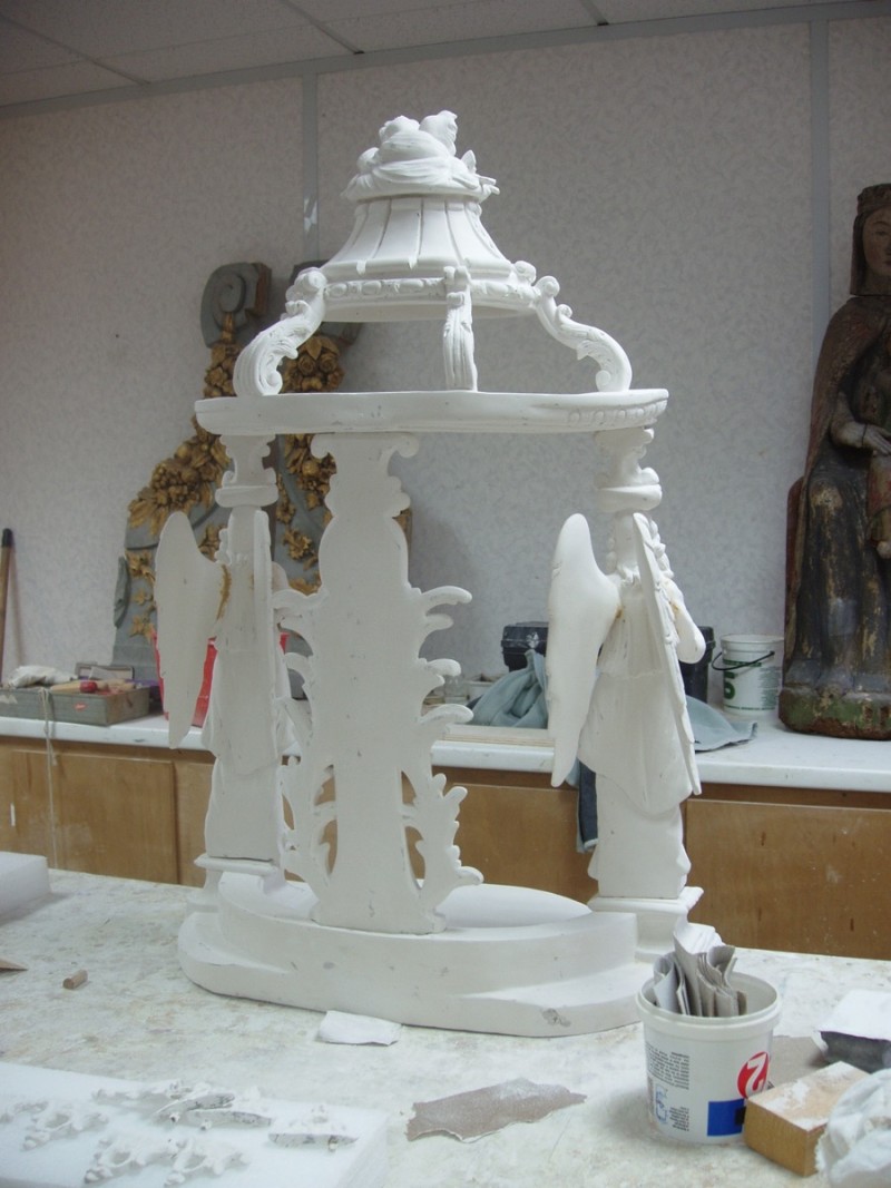 Atelier Giordani - Conservation - Restauration
Edifice – Mobilier - Sculpture – Objets d’art – Moulage –
Pierre, bois métal, polychromie et dorure - Restauration d’un objet d’exposition - Bois polychromé et doré - OPÉRATIONS RÉALISÉES
- Consolidation du bois et traitement 
- Greffes et restitution 
- Compléments sur le décor sculpté 
- Rassemblage 
- Nettoyage 
- Masticage et réintégration 
- Restauration de la dorure 
- Couche de protection 
- Repose après façon d’une console en chêne