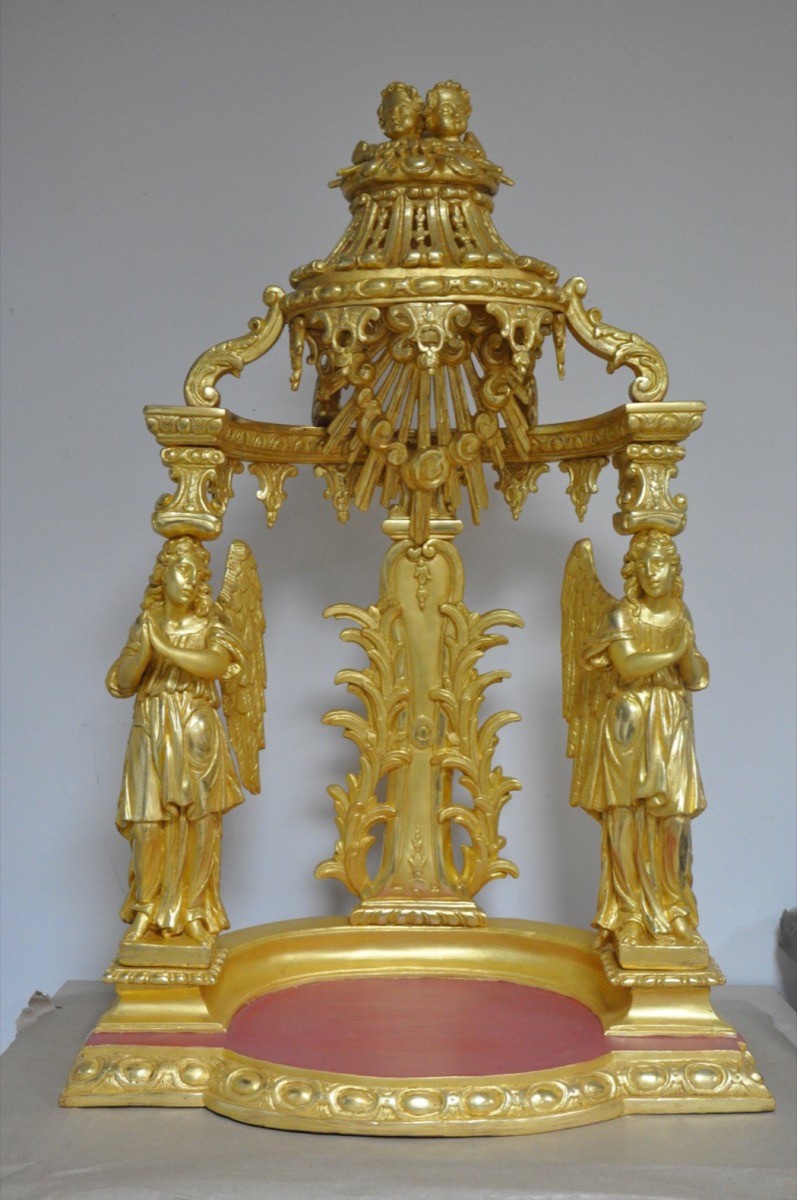 Atelier Giordani - Conservation - Restauration
Edifice – Mobilier - Sculpture – Objets d’art – Moulage –
Pierre, bois métal, polychromie et dorure - Restauration d’un objet d’exposition - Bois polychromé et doré - OPÉRATIONS RÉALISÉES
- Consolidation du bois et traitement 
- Greffes et restitution 
- Compléments sur le décor sculpté 
- Rassemblage 
- Nettoyage 
- Masticage et réintégration 
- Restauration de la dorure 
- Couche de protection 
- Repose après façon d’une console en chêne