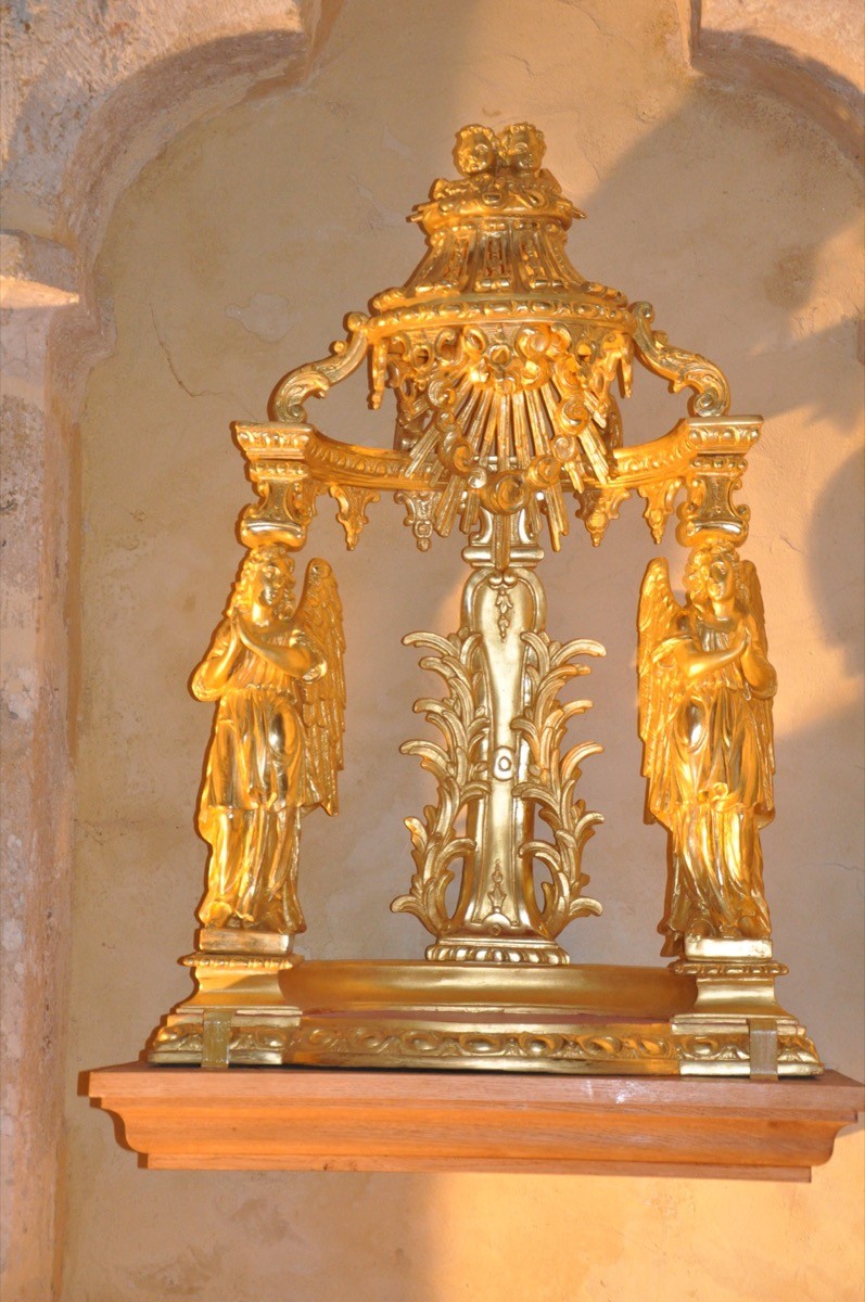 Atelier Giordani - Conservation - Restauration
Edifice – Mobilier - Sculpture – Objets d’art – Moulage –
Pierre, bois métal, polychromie et dorure - Restauration d’un objet d’exposition - Bois polychromé et doré - OPÉRATIONS RÉALISÉES
- Consolidation du bois et traitement 
- Greffes et restitution 
- Compléments sur le décor sculpté 
- Rassemblage 
- Nettoyage 
- Masticage et réintégration 
- Restauration de la dorure 
- Couche de protection 
- Repose après façon d’une console en chêne