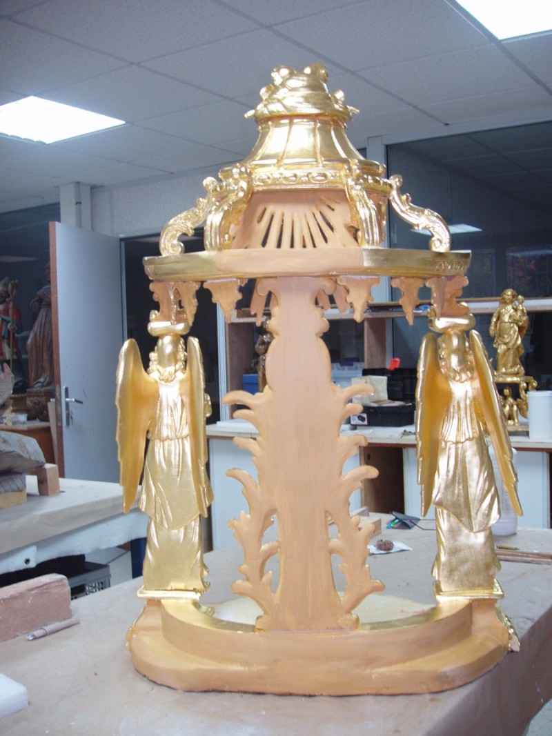 Atelier Giordani - Conservation - Restauration
Edifice – Mobilier - Sculpture – Objets d’art – Moulage –
Pierre, bois métal, polychromie et dorure - Restauration d’un objet d’exposition - Bois polychromé et doré - OPÉRATIONS RÉALISÉES
- Consolidation du bois et traitement 
- Greffes et restitution 
- Compléments sur le décor sculpté 
- Rassemblage 
- Nettoyage 
- Masticage et réintégration 
- Restauration de la dorure 
- Couche de protection 
- Repose après façon d’une console en chêne