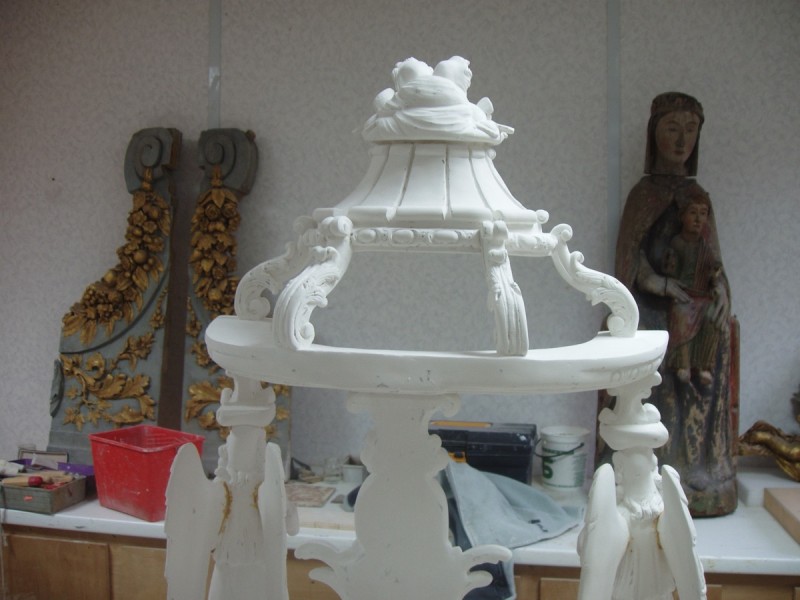 Atelier Giordani - Conservation - Restauration
Edifice – Mobilier - Sculpture – Objets d’art – Moulage –
Pierre, bois métal, polychromie et dorure - Restauration d’un objet d’exposition - Bois polychromé et doré - OPÉRATIONS RÉALISÉES
- Consolidation du bois et traitement 
- Greffes et restitution 
- Compléments sur le décor sculpté 
- Rassemblage 
- Nettoyage 
- Masticage et réintégration 
- Restauration de la dorure 
- Couche de protection 
- Repose après façon d’une console en chêne