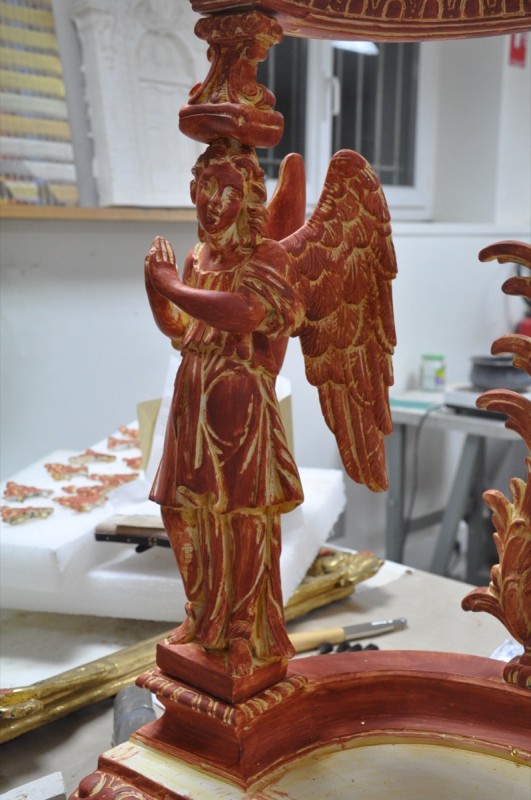 Atelier Giordani - Conservation - Restauration
Edifice – Mobilier - Sculpture – Objets d’art – Moulage –
Pierre, bois métal, polychromie et dorure - Restauration d’un objet d’exposition - Bois polychromé et doré - OPÉRATIONS RÉALISÉES
- Consolidation du bois et traitement 
- Greffes et restitution 
- Compléments sur le décor sculpté 
- Rassemblage 
- Nettoyage 
- Masticage et réintégration 
- Restauration de la dorure 
- Couche de protection 
- Repose après façon d’une console en chêne