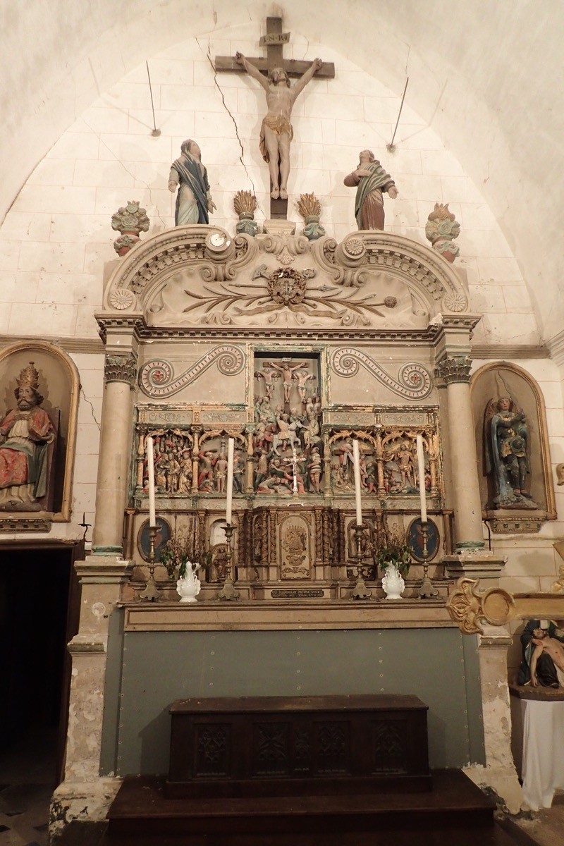 Atelier Giordani - Conservation - Restauration
Edifice – Mobilier - Sculpture – Objets d’art – Moulage –
Pierre, bois métal, polychromie et dorure - Conservation-restauration générale du choeur : Retable majeur et son maître-autel - Pierre calcaire, maçonnerie et plâtre, bois ; décors peints, dorés et argentés - OPÉRATIONS RÉALISÉES
-	Dépoussiérage, refixage, nettoyage
-	Comblement des lacunes, ragréage et masticage
-	Restitution d’éléments manquants par prise d’empreinte et moulage
-	Dégagement mécanique par clivage au scalpel
-	Allègement de la bronzine
-	Retouches sur les décors peints, dorés (or mica) et argentés (argent minéral Iriodin)
-	Dorure à la mixtion
-	Restitution des fonds (peinture acrylique) à partir de sondages
-	Patines d’harmonisation