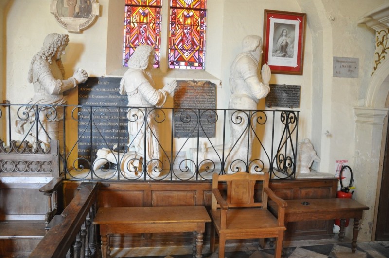 Atelier Giordani - Conservation - Restauration
Edifice – Mobilier - Sculpture – Objets d’art – Moulage –
Pierre, bois métal, polychromie et dorure - Travaux de restauration des six orants des seigneurs d’Aubigny - Statue en pierre et terre cuite - Déposés, traités en atelier et remontés

OPÉRATIONS RÉALISÉES
-	Dépose, transport, repose
-	Nettoyage microsablage et par compresses
-	Consolisation au silicate d’éthyle
-	Extraction des goujons ferreux
-	Collage et goujonnage (goujon carbone)
-	Ragréages et rejointoiement
-	Harmonisation