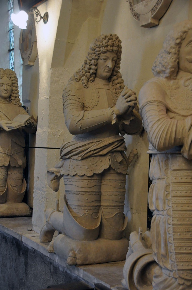 Atelier Giordani - Conservation - Restauration
Edifice – Mobilier - Sculpture – Objets d’art – Moulage –
Pierre, bois métal, polychromie et dorure - Travaux de restauration des six orants des seigneurs d’Aubigny - Statue en pierre et terre cuite - Déposés, traités en atelier et remontés

OPÉRATIONS RÉALISÉES
-	Dépose, transport, repose
-	Nettoyage microsablage et par compresses
-	Consolisation au silicate d’éthyle
-	Extraction des goujons ferreux
-	Collage et goujonnage (goujon carbone)
-	Ragréages et rejointoiement
-	Harmonisation