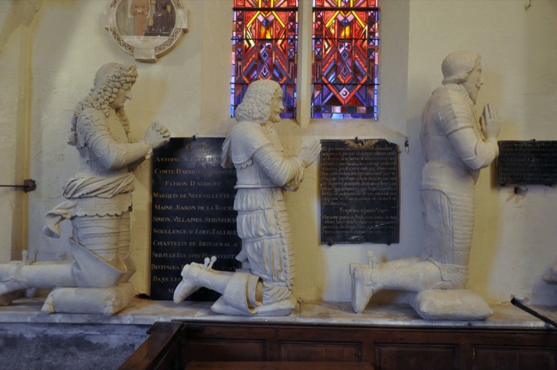Atelier Giordani - Conservation - Restauration
Edifice – Mobilier - Sculpture – Objets d’art – Moulage –
Pierre, bois métal, polychromie et dorure - Travaux de restauration des six orants des seigneurs d’Aubigny - Statue en pierre et terre cuite - Déposés, traités en atelier et remontés

OPÉRATIONS RÉALISÉES
-	Dépose, transport, repose
-	Nettoyage microsablage et par compresses
-	Consolisation au silicate d’éthyle
-	Extraction des goujons ferreux
-	Collage et goujonnage (goujon carbone)
-	Ragréages et rejointoiement
-	Harmonisation