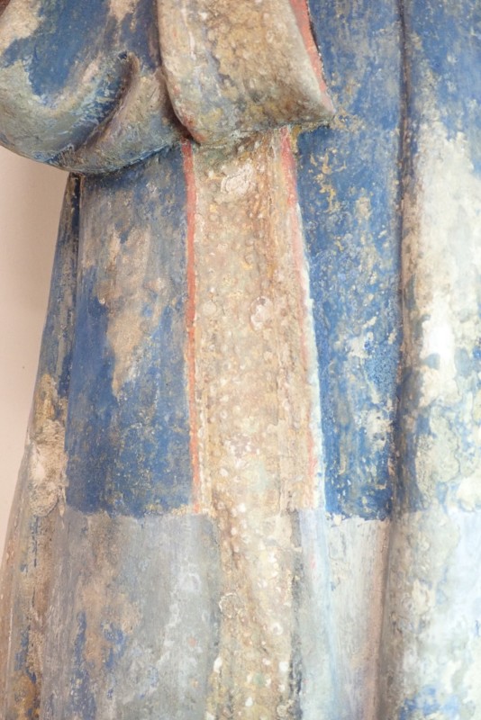 Atelier Giordani - Conservation - Restauration
Edifice – Mobilier - Sculpture – Objets d’art – Moulage –
Pierre, bois métal, polychromie et dorure - Restauration de deux statues de l’église de Saint-Etienne - Restauration de deux statues retrouvées enfouies dans la terre dans l’église Saint-Etienne de Mareil Marly - OPÉRATIONS RÉALISÉES : 

- Nettoyage et élimination minutieuse des dépôts de terre dus à l’enfouissement. 
- Fixage de la polychromie écaillante. 
- Élimination des anciennes tiges métalliques oxydées servant originellement de liaisonnement. 
- Élimination d’efflorescence de plâtre sur la statue de Saint Etienne. Assemblage des fragments, comblements des lacunes du support et ragréages.
- Dégagement de la polychromie par clivage au scalpel sous lunettes binoculaires après la réalisation d’études stratigraphiques préalables, réintégrations colorées et retouches.
- Réalisation de socle peint en ton pierre pour la présentation des statues et repose sécurisée de celles-ci à leur nouvel emplacement au sein de l’église.