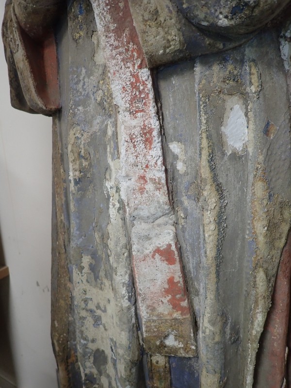 Atelier Giordani - Conservation - Restauration
Edifice – Mobilier - Sculpture – Objets d’art – Moulage –
Pierre, bois métal, polychromie et dorure - Restauration de deux statues de l’église de Saint-Etienne - Restauration de deux statues retrouvées enfouies dans la terre dans l’église Saint-Etienne de Mareil Marly - OPÉRATIONS RÉALISÉES : 

- Nettoyage et élimination minutieuse des dépôts de terre dus à l’enfouissement. 
- Fixage de la polychromie écaillante. 
- Élimination des anciennes tiges métalliques oxydées servant originellement de liaisonnement. 
- Élimination d’efflorescence de plâtre sur la statue de Saint Etienne. Assemblage des fragments, comblements des lacunes du support et ragréages.
- Dégagement de la polychromie par clivage au scalpel sous lunettes binoculaires après la réalisation d’études stratigraphiques préalables, réintégrations colorées et retouches.
- Réalisation de socle peint en ton pierre pour la présentation des statues et repose sécurisée de celles-ci à leur nouvel emplacement au sein de l’église.