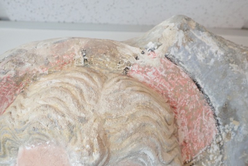 Atelier Giordani - Conservation - Restauration
Edifice – Mobilier - Sculpture – Objets d’art – Moulage –
Pierre, bois métal, polychromie et dorure - Restauration de deux statues de l’église de Saint-Etienne - Restauration de deux statues retrouvées enfouies dans la terre dans l’église Saint-Etienne de Mareil Marly - OPÉRATIONS RÉALISÉES : 

- Nettoyage et élimination minutieuse des dépôts de terre dus à l’enfouissement. 
- Fixage de la polychromie écaillante. 
- Élimination des anciennes tiges métalliques oxydées servant originellement de liaisonnement. 
- Élimination d’efflorescence de plâtre sur la statue de Saint Etienne. Assemblage des fragments, comblements des lacunes du support et ragréages.
- Dégagement de la polychromie par clivage au scalpel sous lunettes binoculaires après la réalisation d’études stratigraphiques préalables, réintégrations colorées et retouches.
- Réalisation de socle peint en ton pierre pour la présentation des statues et repose sécurisée de celles-ci à leur nouvel emplacement au sein de l’église.