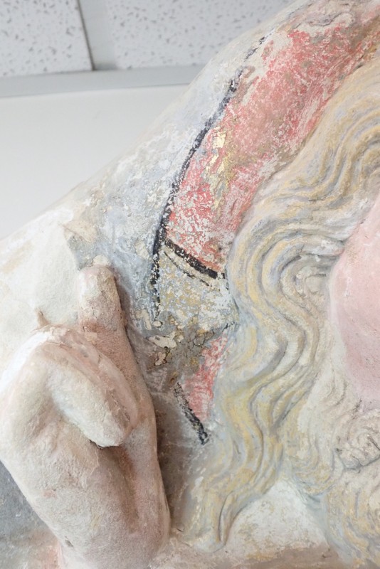 Atelier Giordani - Conservation - Restauration
Edifice – Mobilier - Sculpture – Objets d’art – Moulage –
Pierre, bois métal, polychromie et dorure - Restauration de deux statues de l’église de Saint-Etienne - Restauration de deux statues retrouvées enfouies dans la terre dans l’église Saint-Etienne de Mareil Marly - OPÉRATIONS RÉALISÉES : 

- Nettoyage et élimination minutieuse des dépôts de terre dus à l’enfouissement. 
- Fixage de la polychromie écaillante. 
- Élimination des anciennes tiges métalliques oxydées servant originellement de liaisonnement. 
- Élimination d’efflorescence de plâtre sur la statue de Saint Etienne. Assemblage des fragments, comblements des lacunes du support et ragréages.
- Dégagement de la polychromie par clivage au scalpel sous lunettes binoculaires après la réalisation d’études stratigraphiques préalables, réintégrations colorées et retouches.
- Réalisation de socle peint en ton pierre pour la présentation des statues et repose sécurisée de celles-ci à leur nouvel emplacement au sein de l’église.