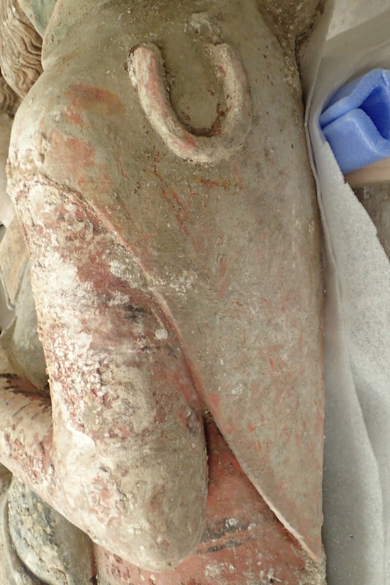 Atelier Giordani - Conservation - Restauration
Edifice – Mobilier - Sculpture – Objets d’art – Moulage –
Pierre, bois métal, polychromie et dorure - Restauration de deux statues de l’église de Saint-Etienne - Restauration de deux statues retrouvées enfouies dans la terre dans l’église Saint-Etienne de Mareil Marly - OPÉRATIONS RÉALISÉES : 

- Nettoyage et élimination minutieuse des dépôts de terre dus à l’enfouissement. 
- Fixage de la polychromie écaillante. 
- Élimination des anciennes tiges métalliques oxydées servant originellement de liaisonnement. 
- Élimination d’efflorescence de plâtre sur la statue de Saint Etienne. Assemblage des fragments, comblements des lacunes du support et ragréages.
- Dégagement de la polychromie par clivage au scalpel sous lunettes binoculaires après la réalisation d’études stratigraphiques préalables, réintégrations colorées et retouches.
- Réalisation de socle peint en ton pierre pour la présentation des statues et repose sécurisée de celles-ci à leur nouvel emplacement au sein de l’église.