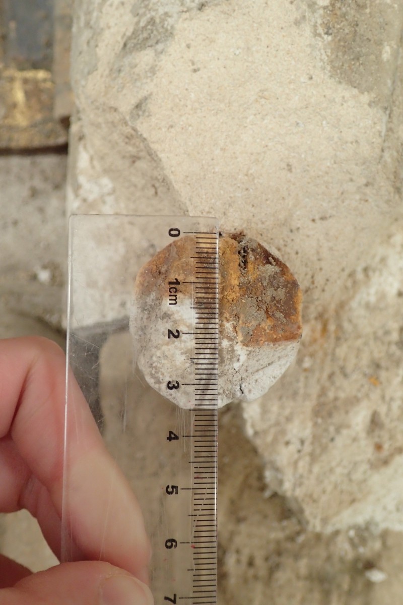 Atelier Giordani - Conservation - Restauration
Edifice – Mobilier - Sculpture – Objets d’art – Moulage –
Pierre, bois métal, polychromie et dorure - Restauration de deux statues de l’église de Saint-Etienne - Restauration de deux statues retrouvées enfouies dans la terre dans l’église Saint-Etienne de Mareil Marly - OPÉRATIONS RÉALISÉES : 

- Nettoyage et élimination minutieuse des dépôts de terre dus à l’enfouissement. 
- Fixage de la polychromie écaillante. 
- Élimination des anciennes tiges métalliques oxydées servant originellement de liaisonnement. 
- Élimination d’efflorescence de plâtre sur la statue de Saint Etienne. Assemblage des fragments, comblements des lacunes du support et ragréages.
- Dégagement de la polychromie par clivage au scalpel sous lunettes binoculaires après la réalisation d’études stratigraphiques préalables, réintégrations colorées et retouches.
- Réalisation de socle peint en ton pierre pour la présentation des statues et repose sécurisée de celles-ci à leur nouvel emplacement au sein de l’église.