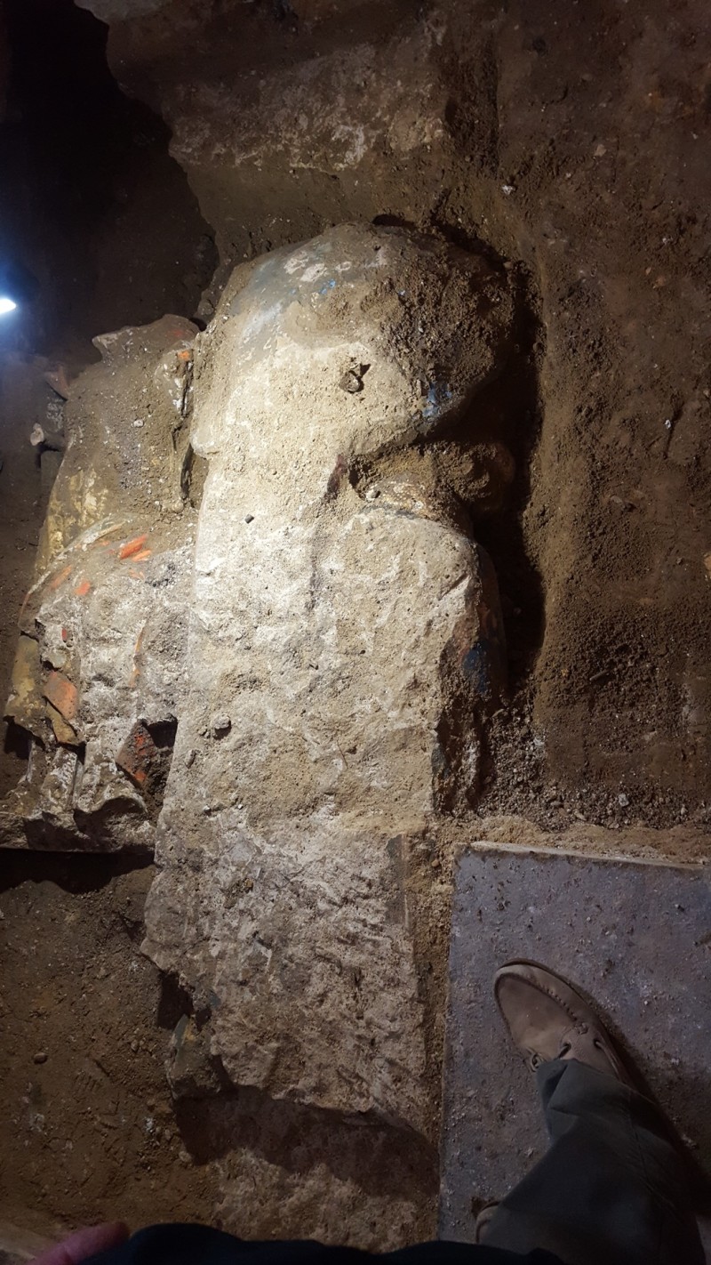 Atelier Giordani - Conservation - Restauration
Edifice – Mobilier - Sculpture – Objets d’art – Moulage –
Pierre, bois métal, polychromie et dorure - Restauration de deux statues de l’église de Saint-Etienne - Restauration de deux statues retrouvées enfouies dans la terre dans l’église Saint-Etienne de Mareil Marly - OPÉRATIONS RÉALISÉES : 

- Nettoyage et élimination minutieuse des dépôts de terre dus à l’enfouissement. 
- Fixage de la polychromie écaillante. 
- Élimination des anciennes tiges métalliques oxydées servant originellement de liaisonnement. 
- Élimination d’efflorescence de plâtre sur la statue de Saint Etienne. Assemblage des fragments, comblements des lacunes du support et ragréages.
- Dégagement de la polychromie par clivage au scalpel sous lunettes binoculaires après la réalisation d’études stratigraphiques préalables, réintégrations colorées et retouches.
- Réalisation de socle peint en ton pierre pour la présentation des statues et repose sécurisée de celles-ci à leur nouvel emplacement au sein de l’église.