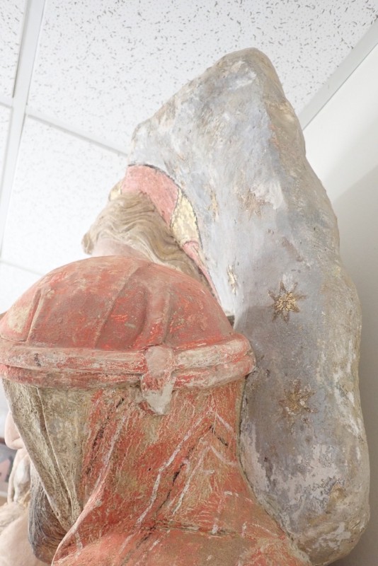 Atelier Giordani - Conservation - Restauration
Edifice – Mobilier - Sculpture – Objets d’art – Moulage –
Pierre, bois métal, polychromie et dorure - Restauration de deux statues de l’église de Saint-Etienne - Restauration de deux statues retrouvées enfouies dans la terre dans l’église Saint-Etienne de Mareil Marly - OPÉRATIONS RÉALISÉES : 

- Nettoyage et élimination minutieuse des dépôts de terre dus à l’enfouissement. 
- Fixage de la polychromie écaillante. 
- Élimination des anciennes tiges métalliques oxydées servant originellement de liaisonnement. 
- Élimination d’efflorescence de plâtre sur la statue de Saint Etienne. Assemblage des fragments, comblements des lacunes du support et ragréages.
- Dégagement de la polychromie par clivage au scalpel sous lunettes binoculaires après la réalisation d’études stratigraphiques préalables, réintégrations colorées et retouches.
- Réalisation de socle peint en ton pierre pour la présentation des statues et repose sécurisée de celles-ci à leur nouvel emplacement au sein de l’église.