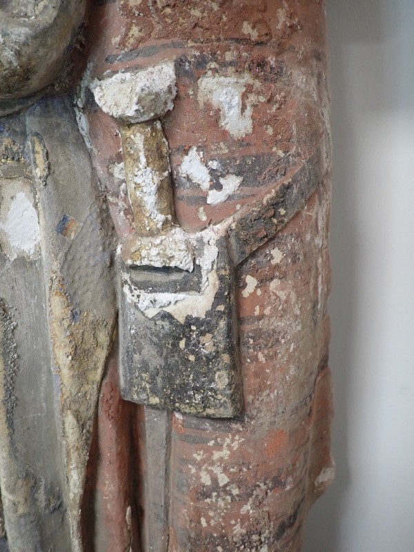 Atelier Giordani - Conservation - Restauration
Edifice – Mobilier - Sculpture – Objets d’art – Moulage –
Pierre, bois métal, polychromie et dorure - Restauration de deux statues de l’église de Saint-Etienne - Restauration de deux statues retrouvées enfouies dans la terre dans l’église Saint-Etienne de Mareil Marly - OPÉRATIONS RÉALISÉES : 

- Nettoyage et élimination minutieuse des dépôts de terre dus à l’enfouissement. 
- Fixage de la polychromie écaillante. 
- Élimination des anciennes tiges métalliques oxydées servant originellement de liaisonnement. 
- Élimination d’efflorescence de plâtre sur la statue de Saint Etienne. Assemblage des fragments, comblements des lacunes du support et ragréages.
- Dégagement de la polychromie par clivage au scalpel sous lunettes binoculaires après la réalisation d’études stratigraphiques préalables, réintégrations colorées et retouches.
- Réalisation de socle peint en ton pierre pour la présentation des statues et repose sécurisée de celles-ci à leur nouvel emplacement au sein de l’église.