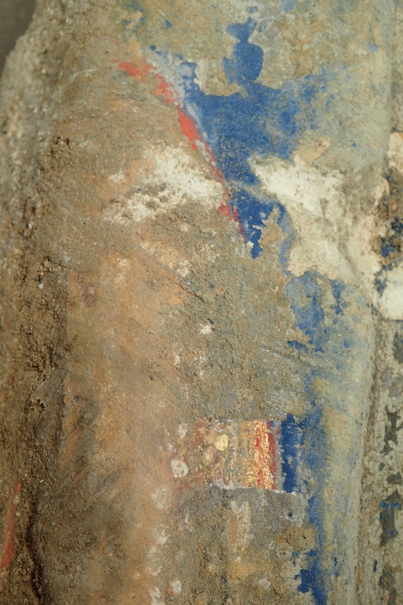 Atelier Giordani - Conservation - Restauration
Edifice – Mobilier - Sculpture – Objets d’art – Moulage –
Pierre, bois métal, polychromie et dorure - Restauration de deux statues de l’église de Saint-Etienne - Restauration de deux statues retrouvées enfouies dans la terre dans l’église Saint-Etienne de Mareil Marly - OPÉRATIONS RÉALISÉES : 

- Nettoyage et élimination minutieuse des dépôts de terre dus à l’enfouissement. 
- Fixage de la polychromie écaillante. 
- Élimination des anciennes tiges métalliques oxydées servant originellement de liaisonnement. 
- Élimination d’efflorescence de plâtre sur la statue de Saint Etienne. Assemblage des fragments, comblements des lacunes du support et ragréages.
- Dégagement de la polychromie par clivage au scalpel sous lunettes binoculaires après la réalisation d’études stratigraphiques préalables, réintégrations colorées et retouches.
- Réalisation de socle peint en ton pierre pour la présentation des statues et repose sécurisée de celles-ci à leur nouvel emplacement au sein de l’église.