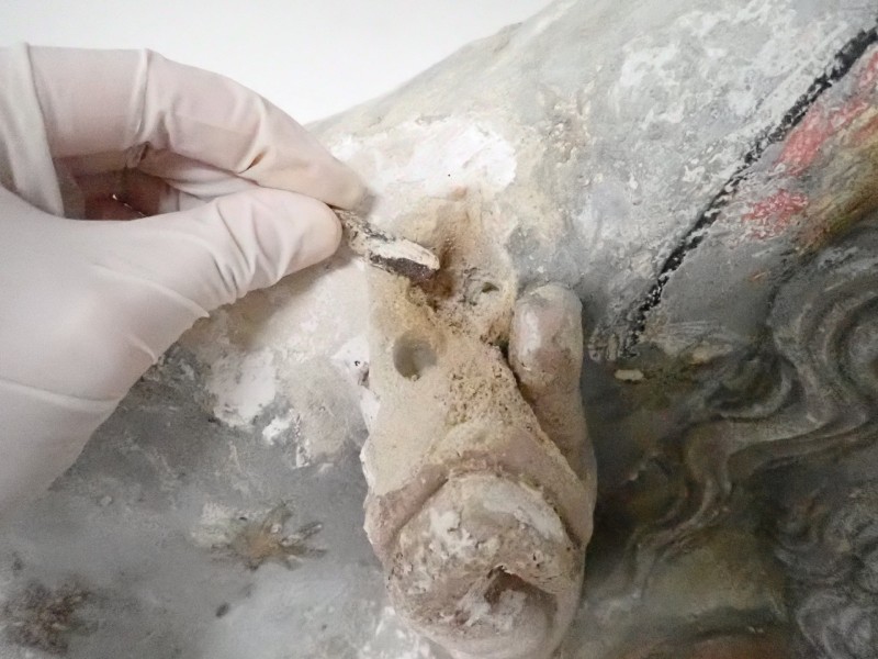 Atelier Giordani - Conservation - Restauration
Edifice – Mobilier - Sculpture – Objets d’art – Moulage –
Pierre, bois métal, polychromie et dorure - Restauration de deux statues de l’église de Saint-Etienne - Restauration de deux statues retrouvées enfouies dans la terre dans l’église Saint-Etienne de Mareil Marly - OPÉRATIONS RÉALISÉES : 

- Nettoyage et élimination minutieuse des dépôts de terre dus à l’enfouissement. 
- Fixage de la polychromie écaillante. 
- Élimination des anciennes tiges métalliques oxydées servant originellement de liaisonnement. 
- Élimination d’efflorescence de plâtre sur la statue de Saint Etienne. Assemblage des fragments, comblements des lacunes du support et ragréages.
- Dégagement de la polychromie par clivage au scalpel sous lunettes binoculaires après la réalisation d’études stratigraphiques préalables, réintégrations colorées et retouches.
- Réalisation de socle peint en ton pierre pour la présentation des statues et repose sécurisée de celles-ci à leur nouvel emplacement au sein de l’église.