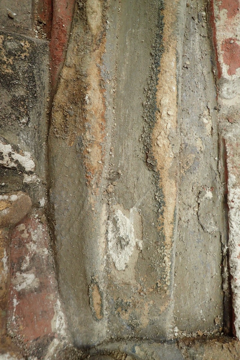 Atelier Giordani - Conservation - Restauration
Edifice – Mobilier - Sculpture – Objets d’art – Moulage –
Pierre, bois métal, polychromie et dorure - Restauration de deux statues de l’église de Saint-Etienne - Restauration de deux statues retrouvées enfouies dans la terre dans l’église Saint-Etienne de Mareil Marly - OPÉRATIONS RÉALISÉES : 

- Nettoyage et élimination minutieuse des dépôts de terre dus à l’enfouissement. 
- Fixage de la polychromie écaillante. 
- Élimination des anciennes tiges métalliques oxydées servant originellement de liaisonnement. 
- Élimination d’efflorescence de plâtre sur la statue de Saint Etienne. Assemblage des fragments, comblements des lacunes du support et ragréages.
- Dégagement de la polychromie par clivage au scalpel sous lunettes binoculaires après la réalisation d’études stratigraphiques préalables, réintégrations colorées et retouches.
- Réalisation de socle peint en ton pierre pour la présentation des statues et repose sécurisée de celles-ci à leur nouvel emplacement au sein de l’église.