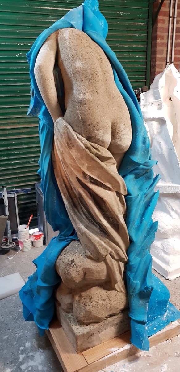 Atelier Giordani - Conservation - Restauration
Edifice – Mobilier - Sculpture – Objets d’art – Moulage –
Pierre, bois métal, polychromie et dorure - Moulage complet de la statue sur une reproduction et tirage en micro-béton - Pierre reconstituée avec armature métallique - OPÉRATIONS RÉALISÉES
Reproduction :
-	Dépose
-	Nettoyage
-	Passivation et restitution des reliefs manquants
-	Comblement

Copie :
-	Préparation du support (reproduction)
-	Prise d’empreinte
-	Réalisation d’un contre-moule
-	Création d’un tirage en micro béton
- Finitions à sec, repose