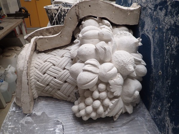 Atelier Giordani - Conservation - Restauration
Edifice – Mobilier - Sculpture – Objets d’art – Moulage –
Pierre, bois métal, polychromie et dorure - Moulage des deux vases, restauration du piédestal - Originaux en pierre calcaire - OPÉRATIONS RÉALISÉES
-	Moulage complet du socle d’après modèle en pierre 
-	Réalisation d’une chape en élastomère silicone pour l’empreinte
-	Réalisation d’un contre-moule à pièce en plâtre et filasse
-	Démontage du moule et remontage
- Tirage d’un exemplaire en micro-béton, et patine d’harmonisation 
- Transport, pose, fixation et scellement