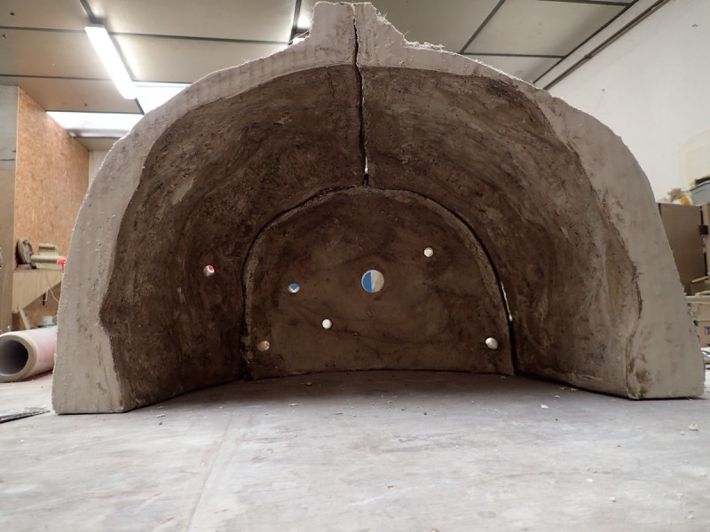 Atelier Giordani - Conservation - Restauration
Edifice – Mobilier - Sculpture – Objets d’art – Moulage –
Pierre, bois métal, polychromie et dorure - Moulage des deux vases, restauration du piédestal - Originaux en pierre calcaire - OPÉRATIONS RÉALISÉES
-	Moulage complet du socle d’après modèle en pierre 
-	Réalisation d’une chape en élastomère silicone pour l’empreinte
-	Réalisation d’un contre-moule à pièce en plâtre et filasse
-	Démontage du moule et remontage
- Tirage d’un exemplaire en micro-béton, et patine d’harmonisation 
- Transport, pose, fixation et scellement