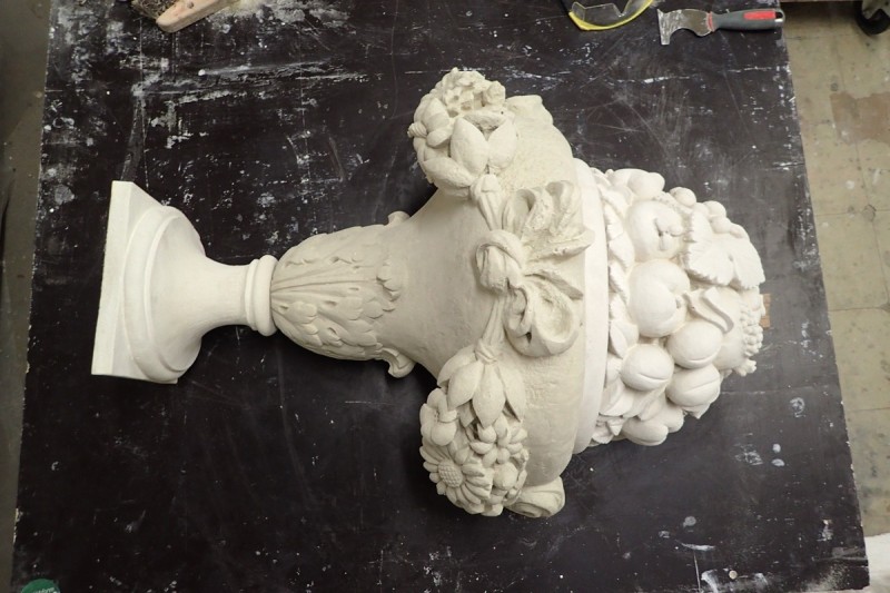 Atelier Giordani - Conservation - Restauration
Edifice – Mobilier - Sculpture – Objets d’art – Moulage –
Pierre, bois métal, polychromie et dorure - Moulage des deux vases, restauration du piédestal - Originaux en pierre calcaire - OPÉRATIONS RÉALISÉES
-	Moulage complet du socle d’après modèle en pierre 
-	Réalisation d’une chape en élastomère silicone pour l’empreinte
-	Réalisation d’un contre-moule à pièce en plâtre et filasse
-	Démontage du moule et remontage
- Tirage d’un exemplaire en micro-béton, et patine d’harmonisation 
- Transport, pose, fixation et scellement