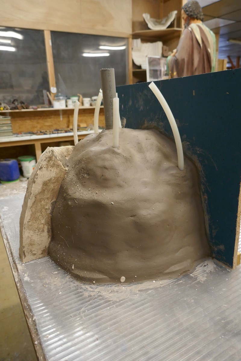 Atelier Giordani - Conservation - Restauration
Edifice – Mobilier - Sculpture – Objets d’art – Moulage –
Pierre, bois métal, polychromie et dorure - Moulage des deux vases, restauration du piédestal - Originaux en pierre calcaire - OPÉRATIONS RÉALISÉES
-	Moulage complet du socle d’après modèle en pierre 
-	Réalisation d’une chape en élastomère silicone pour l’empreinte
-	Réalisation d’un contre-moule à pièce en plâtre et filasse
-	Démontage du moule et remontage
- Tirage d’un exemplaire en micro-béton, et patine d’harmonisation 
- Transport, pose, fixation et scellement