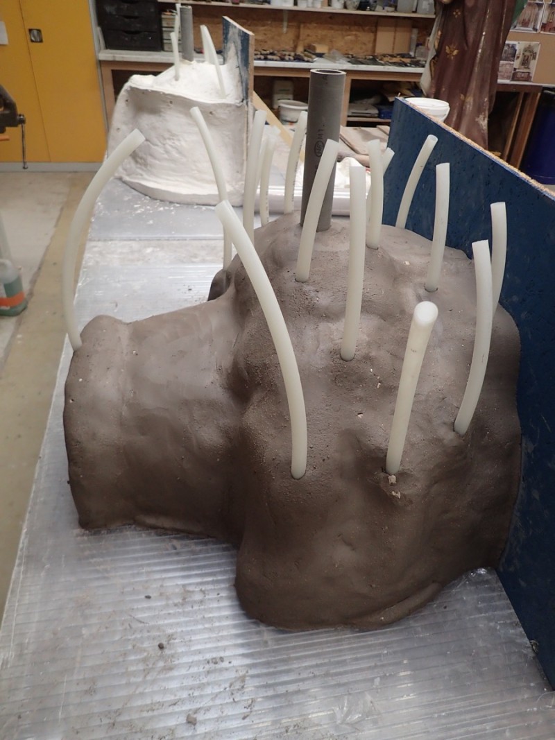 Atelier Giordani - Conservation - Restauration
Edifice – Mobilier - Sculpture – Objets d’art – Moulage –
Pierre, bois métal, polychromie et dorure - Moulage des deux vases, restauration du piédestal - Originaux en pierre calcaire - OPÉRATIONS RÉALISÉES
-	Moulage complet du socle d’après modèle en pierre 
-	Réalisation d’une chape en élastomère silicone pour l’empreinte
-	Réalisation d’un contre-moule à pièce en plâtre et filasse
-	Démontage du moule et remontage
- Tirage d’un exemplaire en micro-béton, et patine d’harmonisation 
- Transport, pose, fixation et scellement