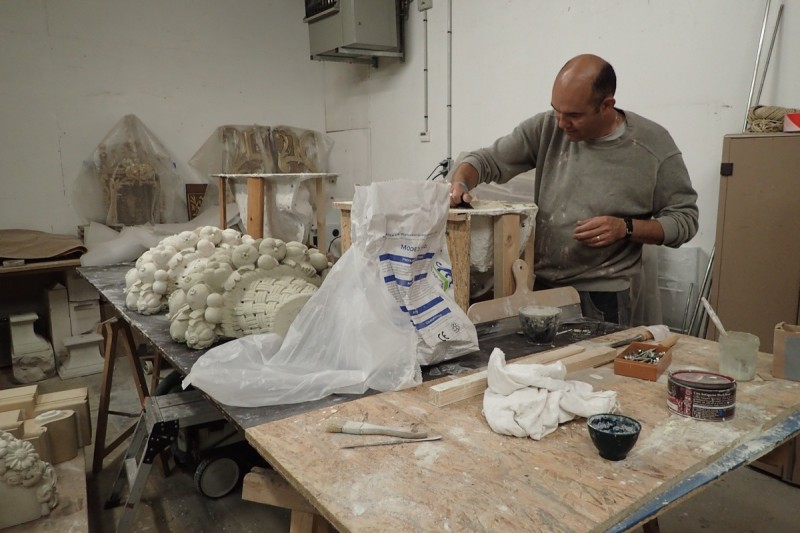 Atelier Giordani - Conservation - Restauration
Edifice – Mobilier - Sculpture – Objets d’art – Moulage –
Pierre, bois métal, polychromie et dorure - Moulage des deux vases, restauration du piédestal - Originaux en pierre calcaire - OPÉRATIONS RÉALISÉES
-	Moulage complet du socle d’après modèle en pierre 
-	Réalisation d’une chape en élastomère silicone pour l’empreinte
-	Réalisation d’un contre-moule à pièce en plâtre et filasse
-	Démontage du moule et remontage
- Tirage d’un exemplaire en micro-béton, et patine d’harmonisation 
- Transport, pose, fixation et scellement