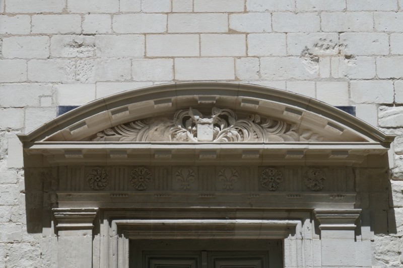 Atelier Giordani - Conservation - Restauration
Edifice – Mobilier - Sculpture – Objets d’art – Moulage –
Pierre, bois métal, polychromie et dorure - Moulage des deux vases, restauration du piédestal - Originaux en pierre calcaire - OPÉRATIONS RÉALISÉES
-	Moulage complet du socle d’après modèle en pierre 
-	Réalisation d’une chape en élastomère silicone pour l’empreinte
-	Réalisation d’un contre-moule à pièce en plâtre et filasse
-	Démontage du moule et remontage
- Tirage d’un exemplaire en micro-béton, et patine d’harmonisation 
- Transport, pose, fixation et scellement