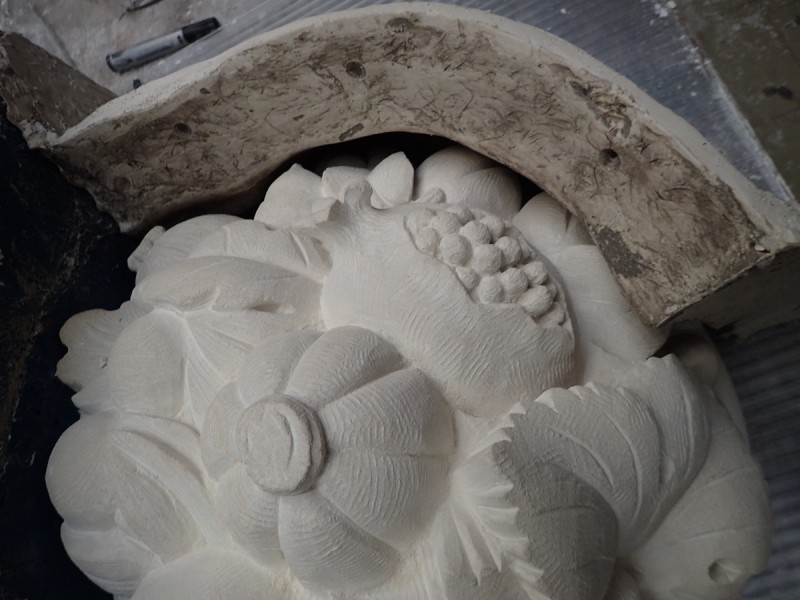 Atelier Giordani - Conservation - Restauration
Edifice – Mobilier - Sculpture – Objets d’art – Moulage –
Pierre, bois métal, polychromie et dorure - Moulage des deux vases, restauration du piédestal - Originaux en pierre calcaire - OPÉRATIONS RÉALISÉES
-	Moulage complet du socle d’après modèle en pierre 
-	Réalisation d’une chape en élastomère silicone pour l’empreinte
-	Réalisation d’un contre-moule à pièce en plâtre et filasse
-	Démontage du moule et remontage
- Tirage d’un exemplaire en micro-béton, et patine d’harmonisation 
- Transport, pose, fixation et scellement