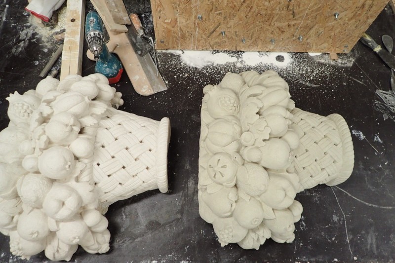 Atelier Giordani - Conservation - Restauration
Edifice – Mobilier - Sculpture – Objets d’art – Moulage –
Pierre, bois métal, polychromie et dorure - Moulage des deux vases, restauration du piédestal - Originaux en pierre calcaire - OPÉRATIONS RÉALISÉES
-	Moulage complet du socle d’après modèle en pierre 
-	Réalisation d’une chape en élastomère silicone pour l’empreinte
-	Réalisation d’un contre-moule à pièce en plâtre et filasse
-	Démontage du moule et remontage
- Tirage d’un exemplaire en micro-béton, et patine d’harmonisation 
- Transport, pose, fixation et scellement